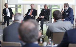 Stephan Kohler (dena) und Jürgen Großmann (United Europe) moderieren die Diskussion mit Igor Sechin und Horst Teltschik