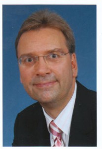 Dr. Frank Umbach