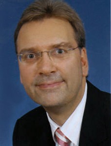 Dr. Frank Umbach