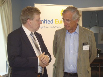 Esko Aho and Anthony Ruys, mentor of the Young Professionals Seminar series