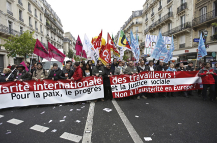 1. Mai 2015: Die Arbeitnehmer aus dem privaten und öffentlichen Sektor sowie die Vertreter der Gewerkschaften während des Marschs zum Maifeiertag in Paris, Frankreich (Foto: dpa)