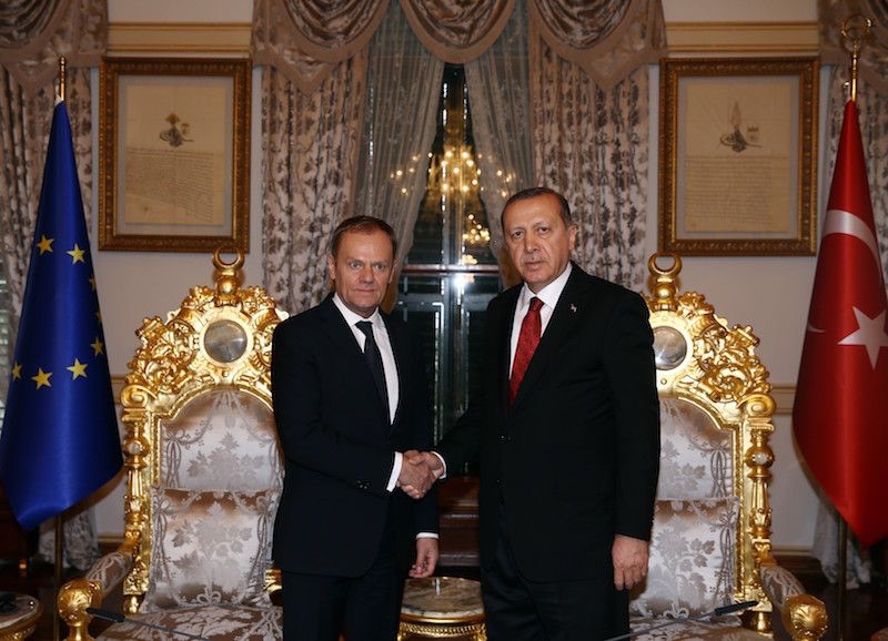 Istanbul, March 4, 2016: President of the European Council Donald Tusk (L) offered money and other concessions to Turkish President Recep Tayyip Erdogan in exchange for getting his help in tackling the migration crisis (source: dpa)