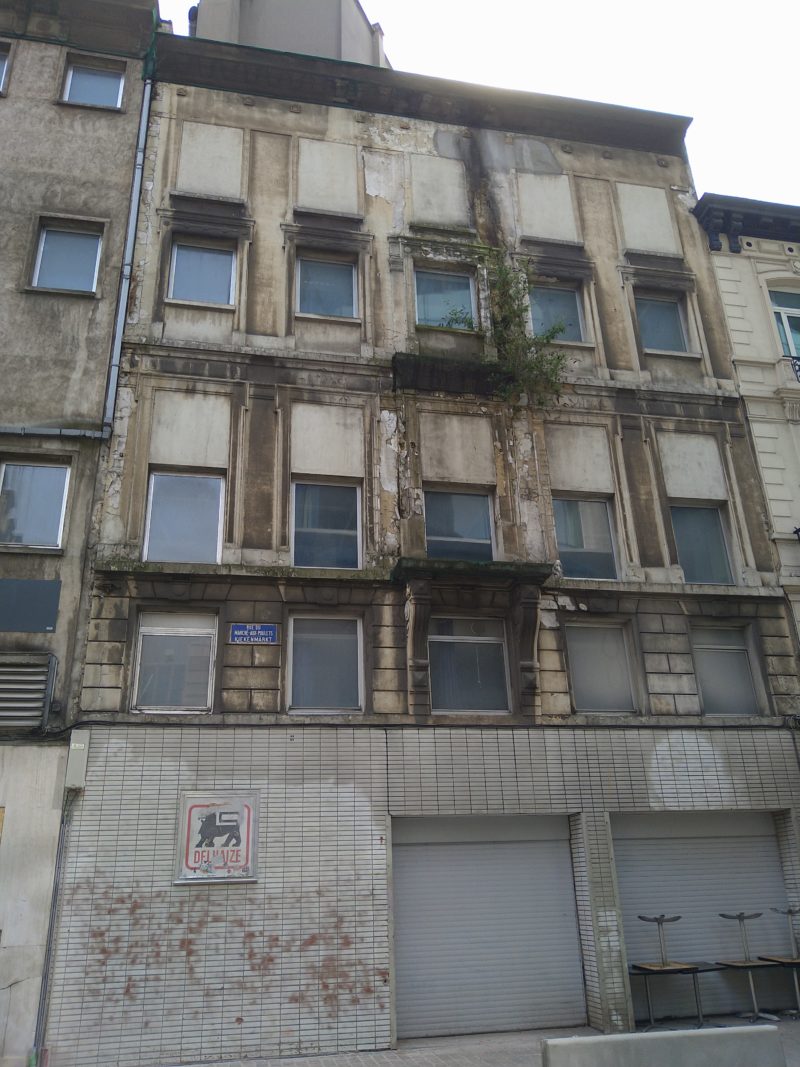 Even in central areas of Brussels, a considerable number of buildings remain abandoned, with few prospects of reconversion in the short to medium term.