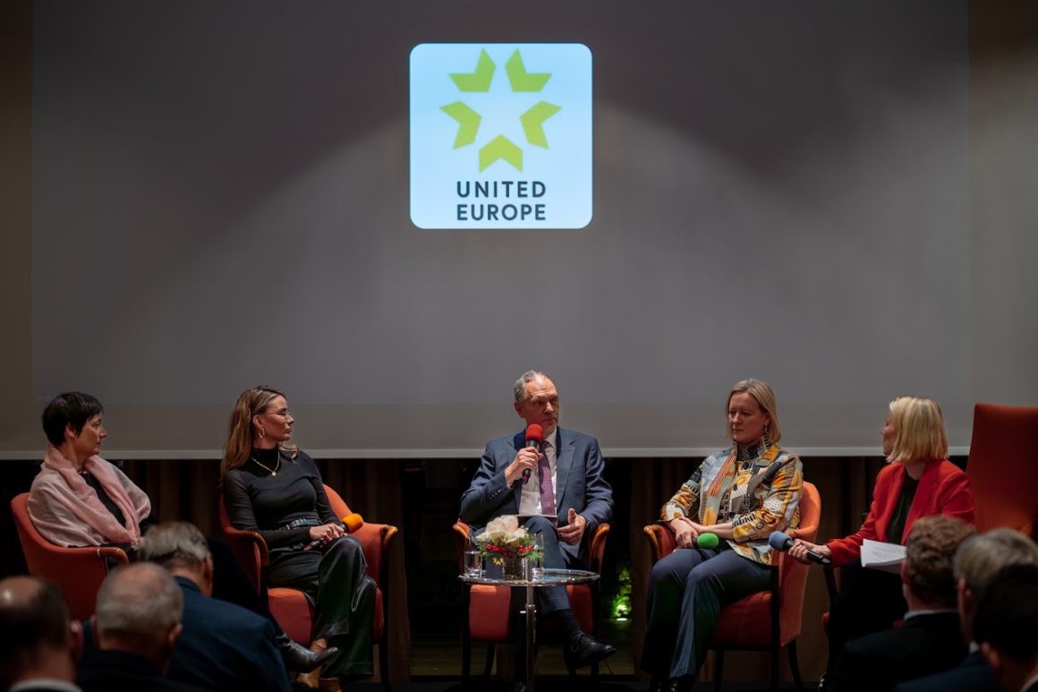 Kerstin Petretto, Dr Laura Hirvi, Giedrius Puodžiūnas, Marika Linntam, Cathryn Clüver Ashbrook (from left)